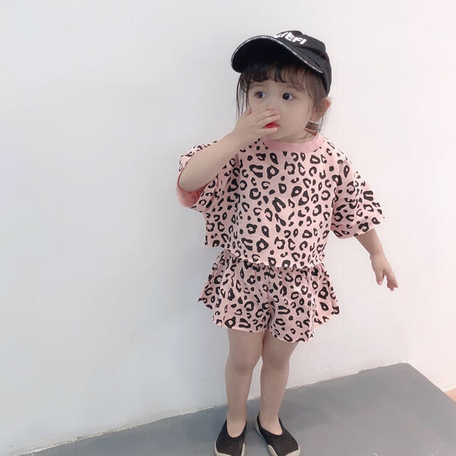 即納 110 韓国子供服 レオパード トップス ショートパンツ セットアップ キッズ/ベビー/マタニティのキッズ服女の子用(90cm~)(その他)の商品写真