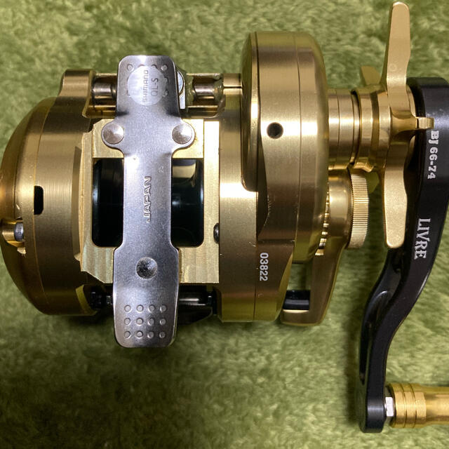 SHIMANO(シマノ)のオシアコンクエストCT 301HG + リブレハンドル スポーツ/アウトドアのフィッシング(リール)の商品写真