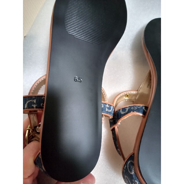 GUESS(ゲス)のGUESSサンダル レディースの靴/シューズ(サンダル)の商品写真
