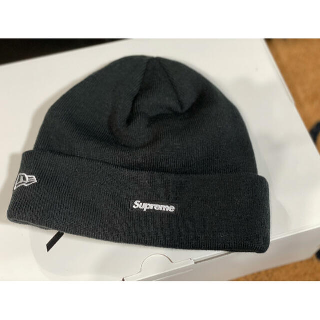 Supreme(シュプリーム)のSupreme NewEra® Swarovski® S Logo Beanie メンズの帽子(ニット帽/ビーニー)の商品写真