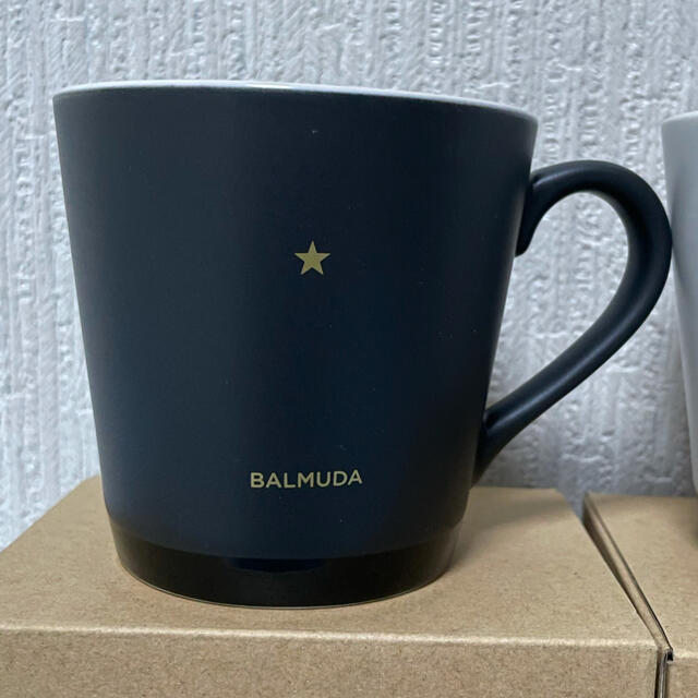 BALMUDA(バルミューダ)のバルミューダ店舗限定　「ノリタケ」マグカップ ホワイト&ブラック　新品未使用品 インテリア/住まい/日用品のキッチン/食器(グラス/カップ)の商品写真