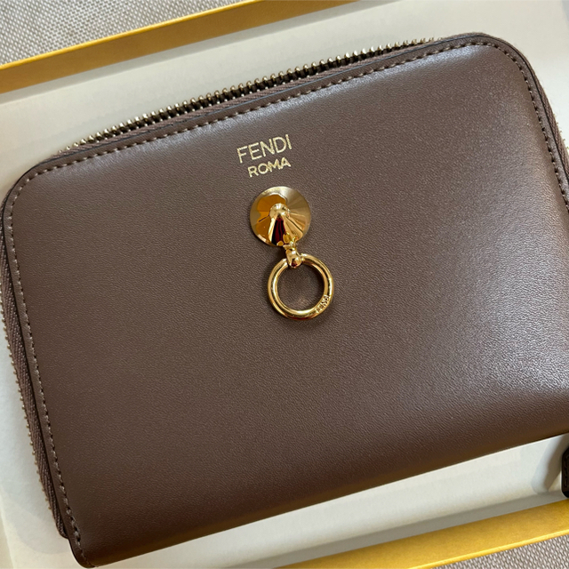 2022公式店舗 未使用♡ 限界値下げ!!FENDI♡フェンディ!エフイズ二 ...