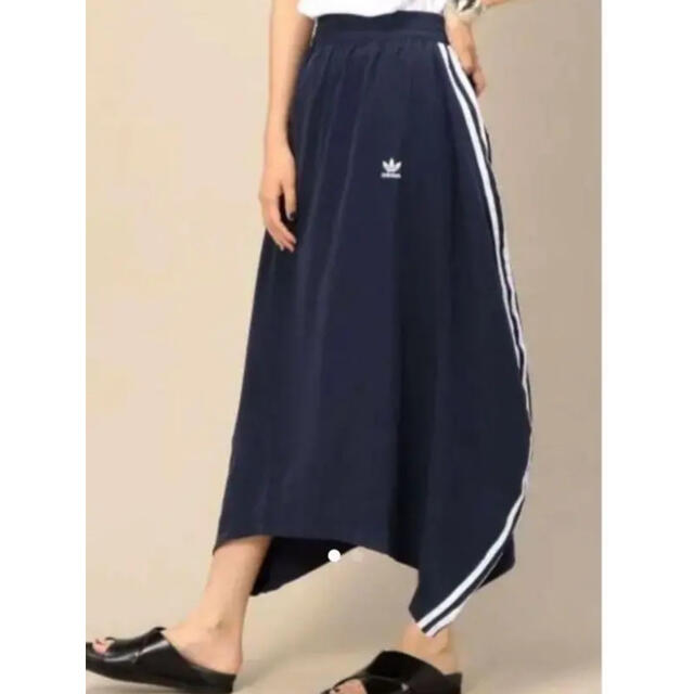 adidasロングアシンメトリースカート