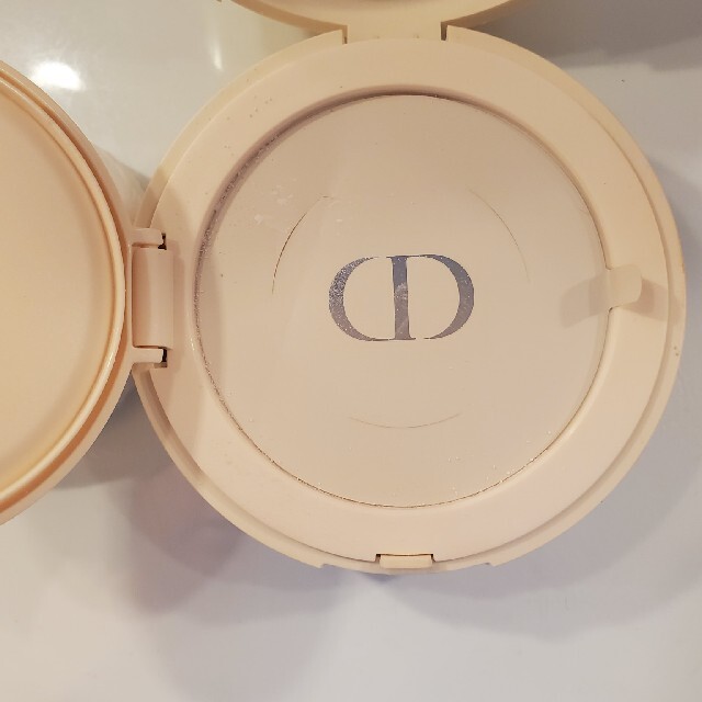 Christian Dior(クリスチャンディオール)のディオール スキン フォーエヴァー クッション パウダー ラベンダー コスメ/美容のベースメイク/化粧品(フェイスパウダー)の商品写真