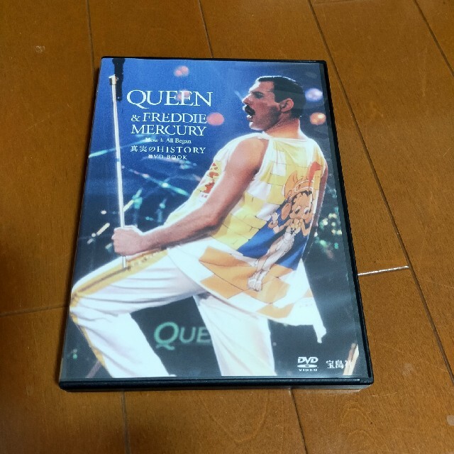 QUEEN　DVD　片面105分　フレディ・マーキュリー エンタメ/ホビーのDVD/ブルーレイ(ドキュメンタリー)の商品写真