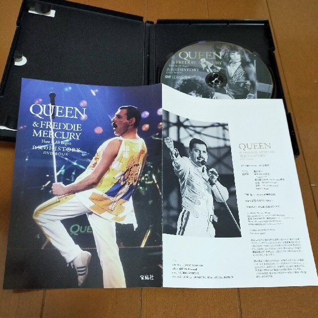 QUEEN　DVD　片面105分　フレディ・マーキュリー エンタメ/ホビーのDVD/ブルーレイ(ドキュメンタリー)の商品写真