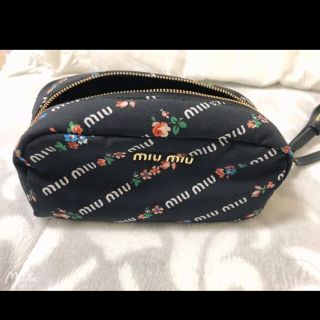 miumiu - ✨✨美品のmiumiu プリント マドラスレザー ポーチの通販 by ...