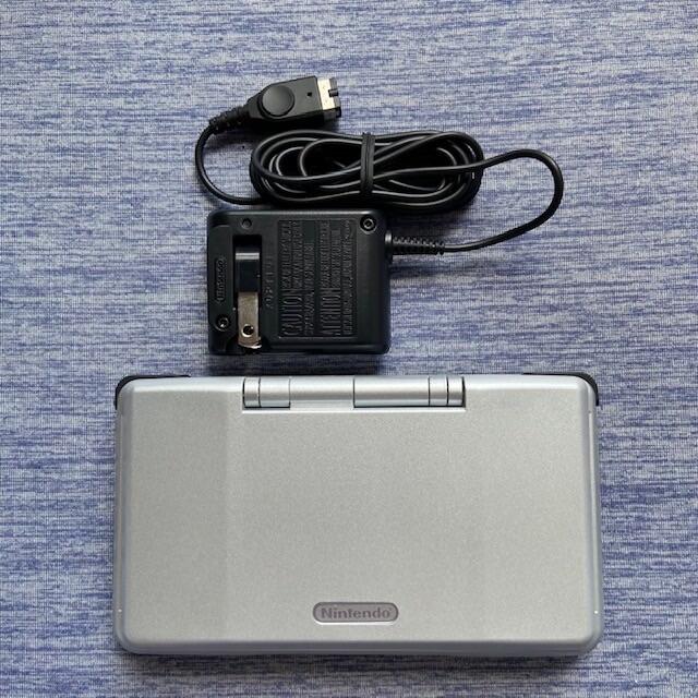 ニンテンドーDS(ニンテンドーDS)のニンテンドーDS 　旧式 　新品・未使用　シルバー スマホ/家電/カメラのPC/タブレット(タブレット)の商品写真