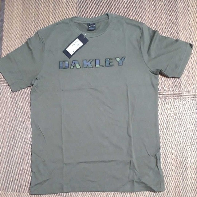 Oakley(オークリー)の新品未使用❗オークリーTシャツ スポーツ/アウトドアのトレーニング/エクササイズ(トレーニング用品)の商品写真