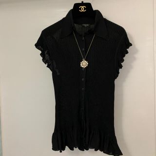 シャネル(CHANEL)の【美品】可愛い♡ CHANEL フレアが素敵なブラックニット(シャツ/ブラウス(半袖/袖なし))