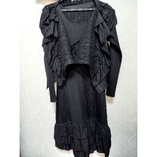 プリーツプリーズイッセイミヤケ(PLEATS PLEASE ISSEY MIYAKE)のプリーツプリーツワンピースとは織物(ロングワンピース/マキシワンピース)