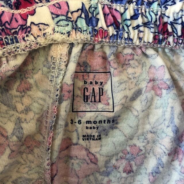 babyGAP(ベビーギャップ)のbaby GAP ベビー　花柄　ブルマ　60 キッズ/ベビー/マタニティのベビー服(~85cm)(パンツ)の商品写真