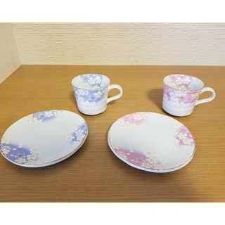 クタニセイヨウ(九谷青窯)の九谷焼　金箔　花の舞　ペアコーヒーカップ　ソーサーセット(グラス/カップ)