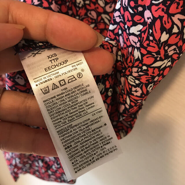 GAP(ギャップ)のりんご様専用/ GAP レディースブラウス レディースのトップス(シャツ/ブラウス(半袖/袖なし))の商品写真