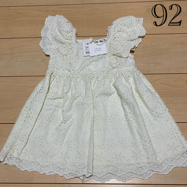 ZARA(ザラ)のZARAスカラップコットンワンピース92 キッズ/ベビー/マタニティのキッズ服女の子用(90cm~)(ワンピース)の商品写真