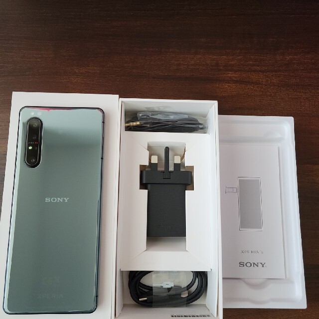 SONY(ソニー)のXperia1Ⅱ 5G XQ-AT52 12G/256G GREEN オマケ多数 スマホ/家電/カメラのスマートフォン/携帯電話(スマートフォン本体)の商品写真