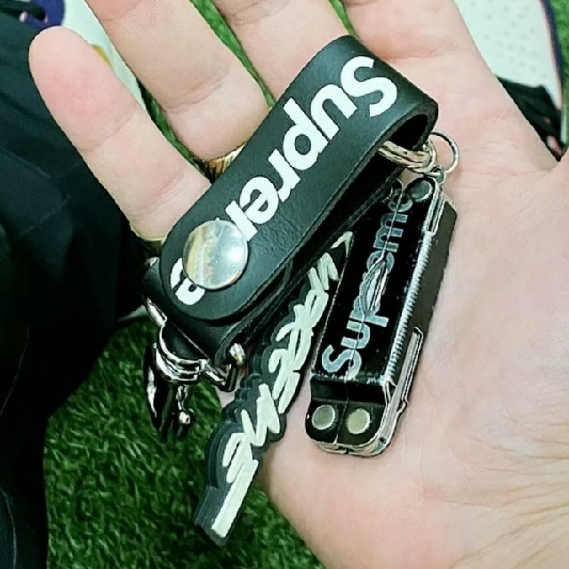 Supreme(シュプリーム)のSupreme Leather Key Loop  ブラック メンズのファッション小物(キーホルダー)の商品写真