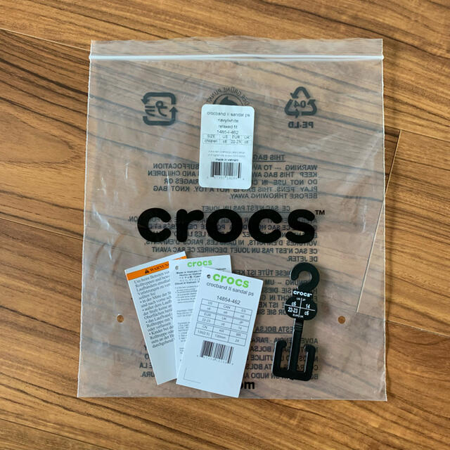 crocs(クロックス)のクロックス CROCS サンダル ネイビー/ホワイト キッズ/ベビー/マタニティのベビー靴/シューズ(~14cm)(サンダル)の商品写真