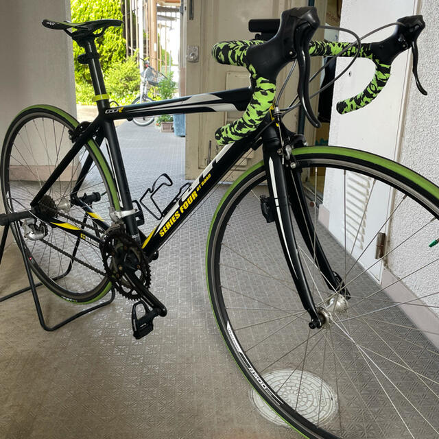 GT Bicycles(ジーティーバイシクルズ)のGT GTR シリーズ４ Sサイズ スポーツ/アウトドアの自転車(自転車本体)の商品写真