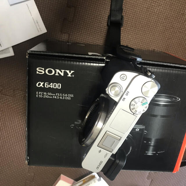 SONY(ソニー)のSONY A6400 Siliver ボディ スマホ/家電/カメラのカメラ(ミラーレス一眼)の商品写真
