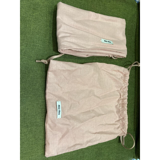 miumiu(ミュウミュウ)の連休割引　miu miu ミュウミュウ　新品未使用　ショルダーバッグ レディースのバッグ(ショルダーバッグ)の商品写真