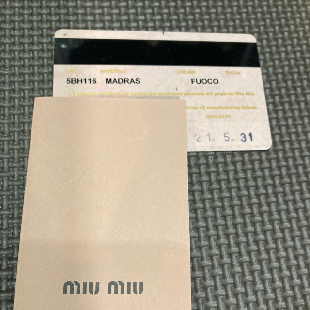 miumiu(ミュウミュウ)の連休割引　miu miu ミュウミュウ　新品未使用　ショルダーバッグ レディースのバッグ(ショルダーバッグ)の商品写真