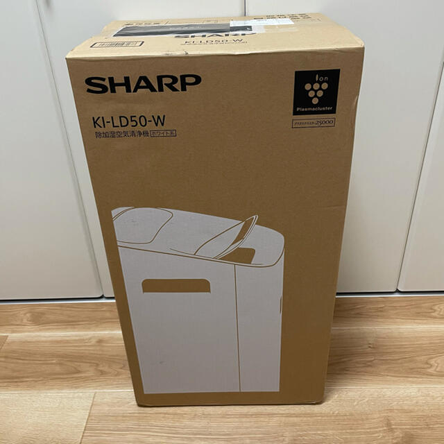 SHARP(シャープ)のシャープ 除加湿空気清浄機  KI-LD50-W 新品未使用品 スマホ/家電/カメラの生活家電(加湿器/除湿機)の商品写真