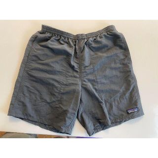 パタゴニア(patagonia)のパタゴニア　メンズ　バギーズロング　7インチ　Sサイズ　Forge Grey(ショートパンツ)