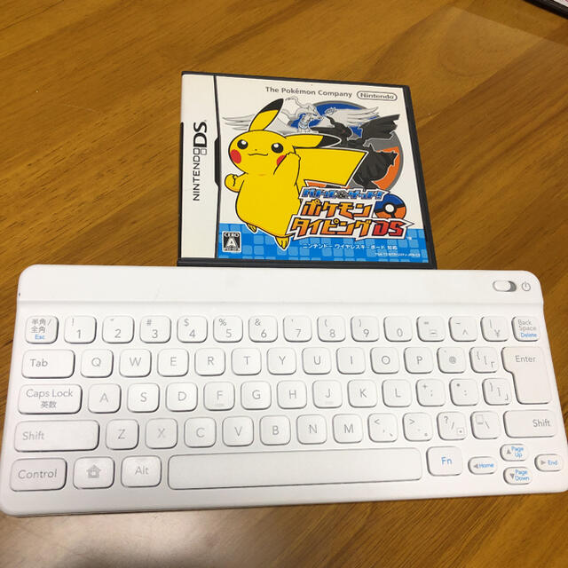 ニンテンドーDS(ニンテンドーDS)のバトル＆ゲット!ポケモンタイピングDS  ニンテンドー　キーボード エンタメ/ホビーのゲームソフト/ゲーム機本体(携帯用ゲームソフト)の商品写真