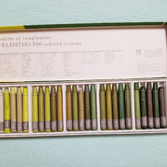 FELISSIMO(フェリシモ)のクレヨン　フェリシモ　500colored crayons ② エンタメ/ホビーのアート用品(クレヨン/パステル)の商品写真