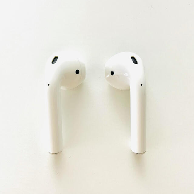 美品正規品】Apple AirPods 第2世代 【シリコンカバー付き】 美品正規品】Apple AirPods 第2世代 【シリコンカバー付き】