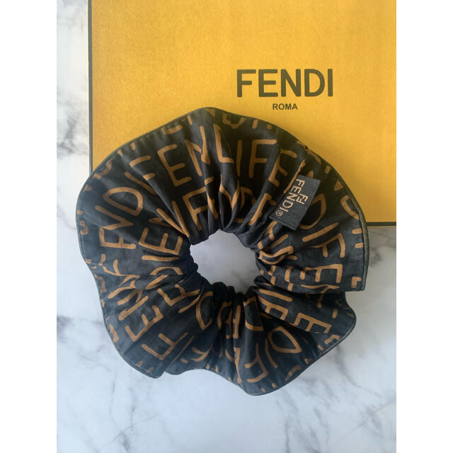 からスター✕ フェンディ シュシュ 最終価格※箱なし FENDI ◊のでほつれ