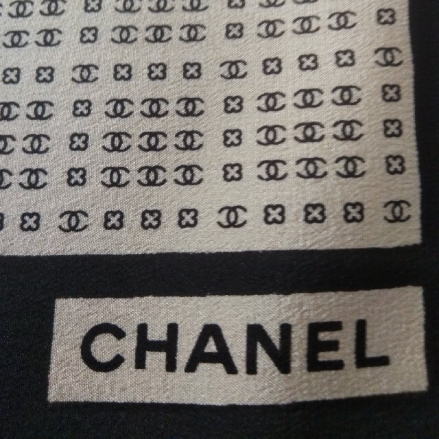 CHANEL(シャネル)のCHANELスカーフ レディースのファッション小物(バンダナ/スカーフ)の商品写真