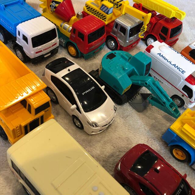 ドライブタウン　車のおもちゃ　プルバック走行 エンタメ/ホビーのおもちゃ/ぬいぐるみ(ミニカー)の商品写真