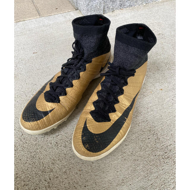 NIKE(ナイキ)のサッカートレーニングシューズ&サッカーボール スポーツ/アウトドアのサッカー/フットサル(シューズ)の商品写真