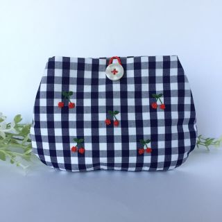 サクランボ刺繍のボタンポーチ・ネイビー(ポーチ)