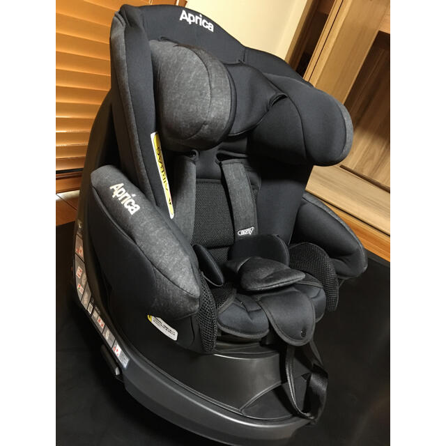 アップリカ　フラディア　グロウ　ISOFIX  ピュアブラック　チャイルドシート 1