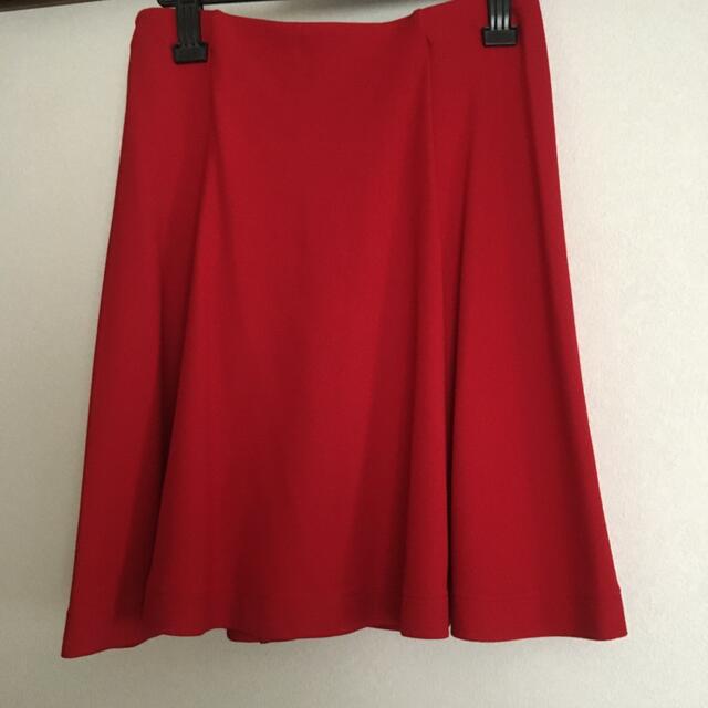 UNIQLO(ユニクロ)のユニクロ　UNIQLO スカート 膝丈スカート　赤　レッド レディースのスカート(ひざ丈スカート)の商品写真
