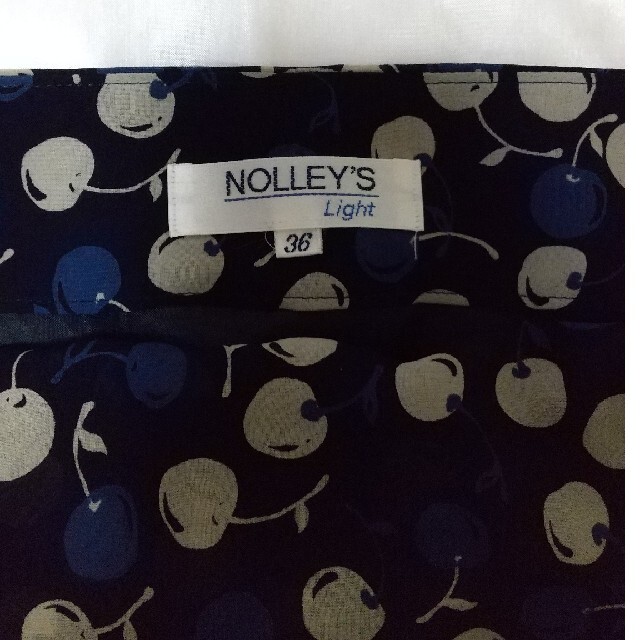 NOLLEY'S(ノーリーズ)のノーリーズ  🍎アップル柄チュニックワンピース  🍎 レディースのトップス(チュニック)の商品写真