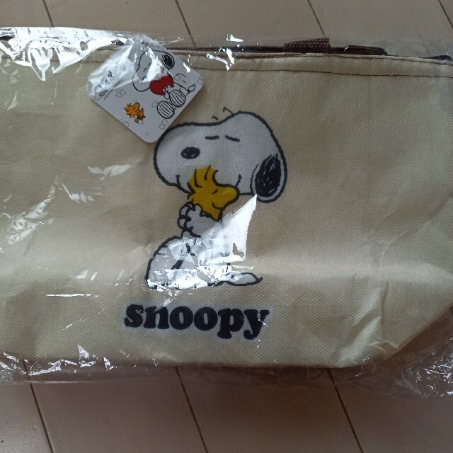 SNOOPY(スヌーピー)の(にじ様専用)SNOOPY   保存容器4個組＆保冷温ランチバッグ インテリア/住まい/日用品のキッチン/食器(容器)の商品写真