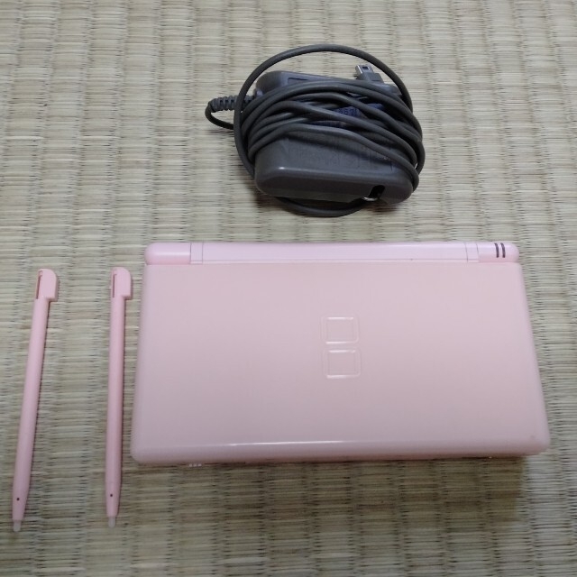 NINTENDO DS Lite ピンク エンタメ/ホビーのゲームソフト/ゲーム機本体(携帯用ゲーム機本体)の商品写真