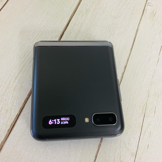 SAMSUNG(サムスン)のGalaxy Z Flip 5G Black 256GB SIMフリー スマホ/家電/カメラのスマートフォン/携帯電話(スマートフォン本体)の商品写真