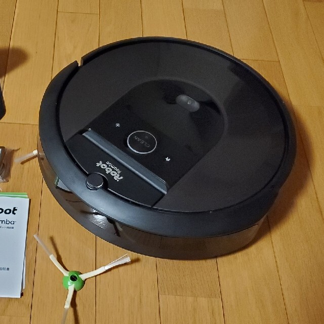 iRobot(アイロボット)のルンバ　i7　美品 スマホ/家電/カメラの生活家電(掃除機)の商品写真