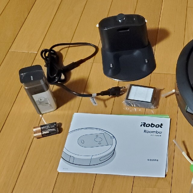 iRobot(アイロボット)のルンバ　i7　美品 スマホ/家電/カメラの生活家電(掃除機)の商品写真