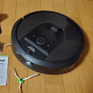 アイロボット(iRobot)のルンバ　i7　美品(掃除機)