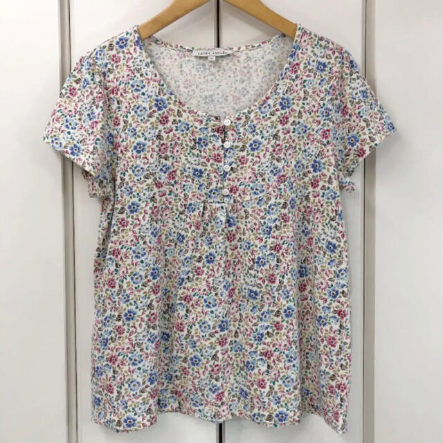 LAURA ASHLEY(ローラアシュレイ)のLAURA ASHLEY 花柄 ブラウス カットソー(M) レディースのトップス(カットソー(半袖/袖なし))の商品写真