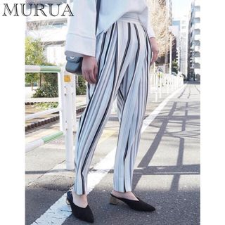 ムルーア(MURUA)のMURUA　テーパードパンツ(カジュアルパンツ)