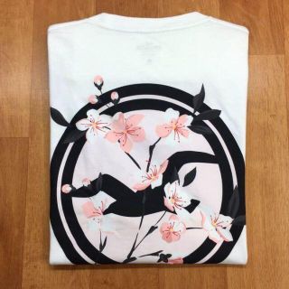 ホリスター(Hollister)の新品【メンズXS】★ホリスター★色が変わる！背中ロゴ花柄半袖Ｔシャツ/白(Tシャツ/カットソー(半袖/袖なし))