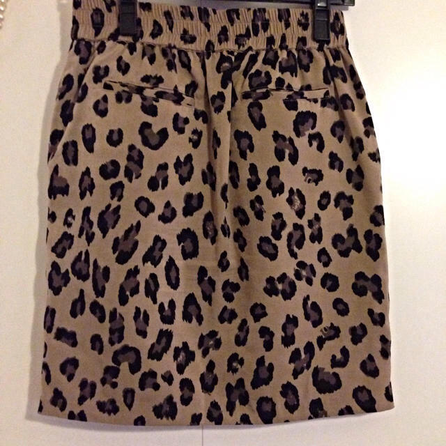 URBAN RESEARCH(アーバンリサーチ)のヒョウ柄 スカート レディースのスカート(ひざ丈スカート)の商品写真