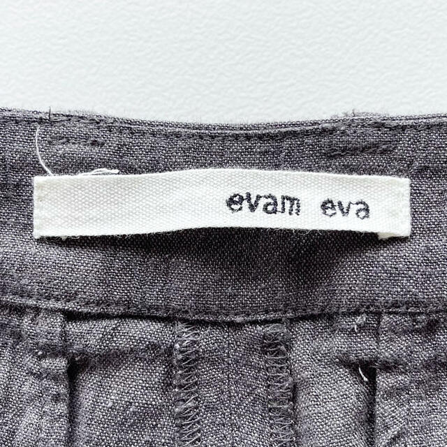 evam eva(エヴァムエヴァ)のエヴァムエヴァ リネンコットンボイルタックワイドテーパードパンツ サイズ2 レディースのパンツ(カジュアルパンツ)の商品写真